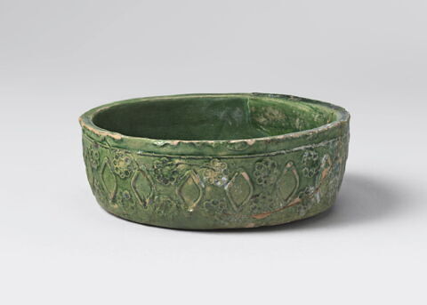 Coupe à décor de fleurettes et losanges, image 1/4