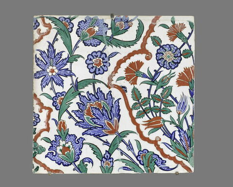 Carreau aux médaillons fleuris polylobés, image 1/1