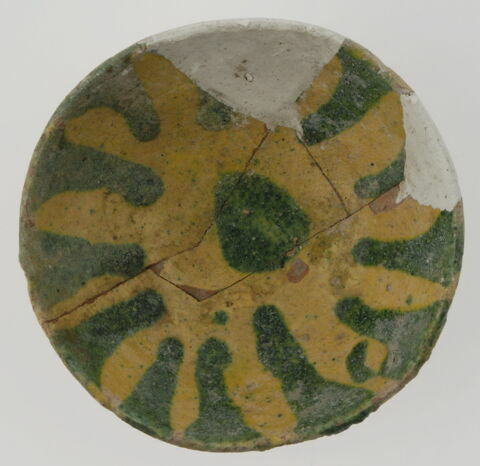 Petite coupe à décor de coulures vertes sur fond jaune, image 1/2