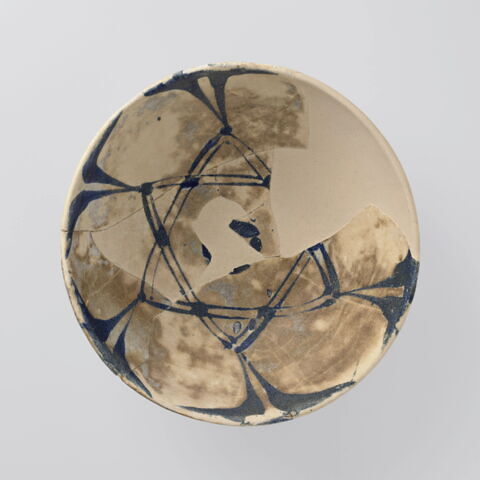 Coupe à décor d'étoile, image 1/5