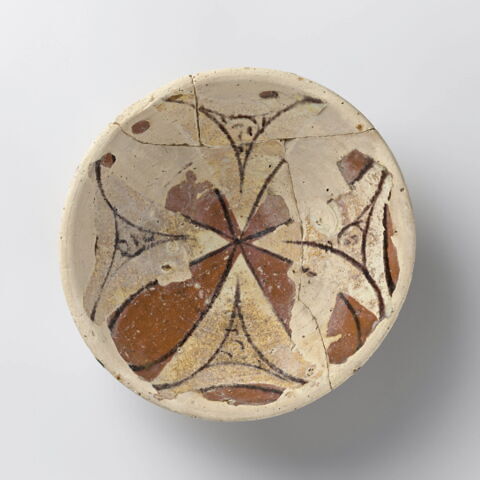 Petite coupe à décor géométrique brun et noir, image 1/5