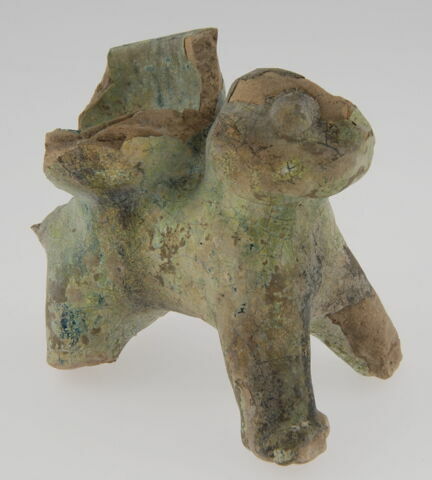 Figurine de félin (?) portant un récipient sur son dos, image 1/1