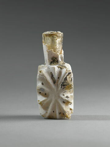 Flacon quadrangulaire à décor de côtes et rainures, image 4/8