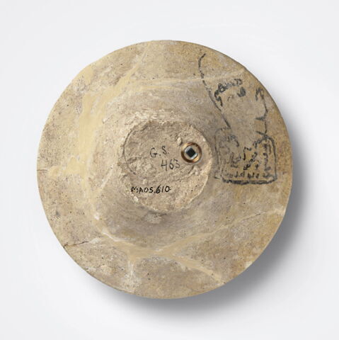 Coupe inscrite, à ombilic et bords éversés, image 4/6