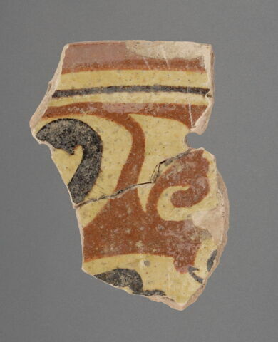 Fragment de paroi de coupe à décor de rinceau à crochets, image 1/1