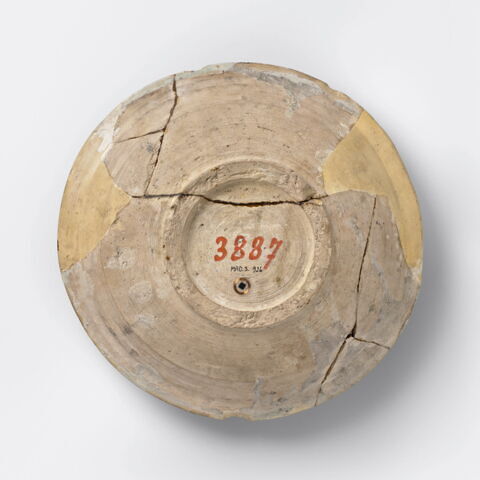 Grand plat fragmentaire à décor floral et de chevrons bleu et noir, image 2/6