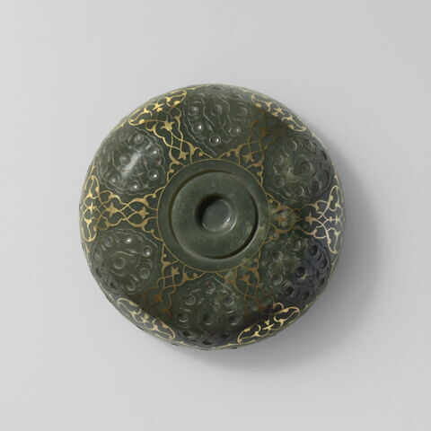 Coupe à décor d'arabesques, image 3/7