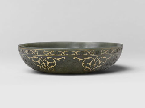 Coupe à décor d'arabesques, image 4/7