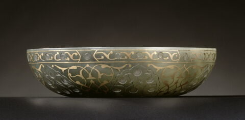 Coupe à décor d'arabesques, image 1/7