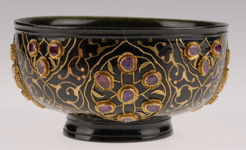 Coupe aux mandorles fleuries, image 3/3