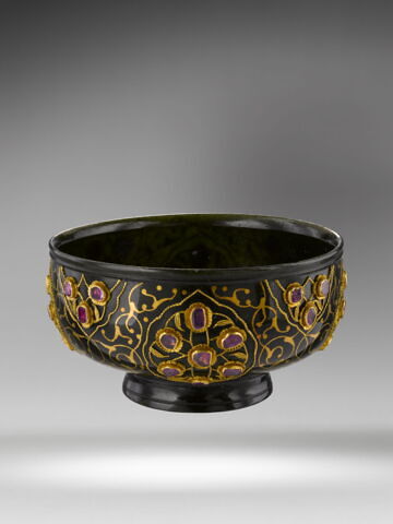 Coupe aux mandorles fleuries, image 1/3