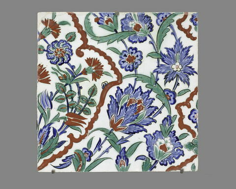 Carreau aux médaillons fleuris polylobés, image 1/1