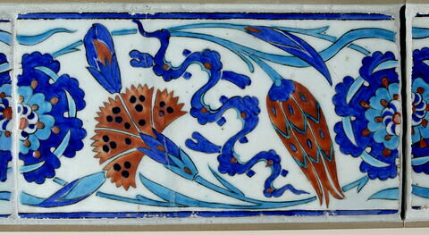 Carreau de bordure au rinceau de rosaces, quatre fleurs et nuages tchi, image 2/2