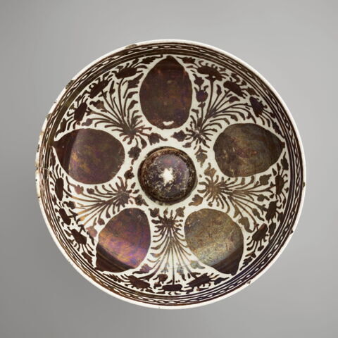 Coupe aux cinq touffes de fleurs, image 1/9