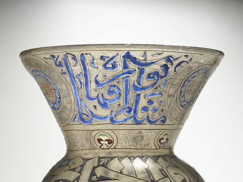 Lampe au nom du sultan Nasir al-Din Hasan, image 6/15