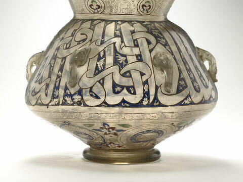 Lampe au nom du sultan Nasir al-Din Hasan, image 9/15