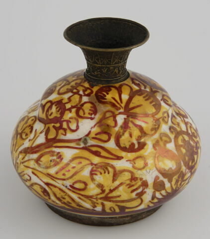 Petit vase à décor floral, image 2/3