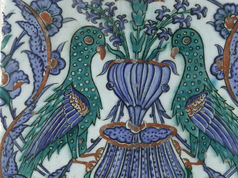 Carreau aux oiseaux perchés sur une fontaine, image 3/3