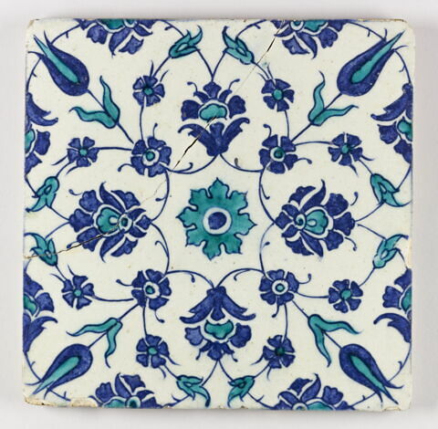 Carreau à arabesque fleurie partant d'une rosette turquoise, image 1/1