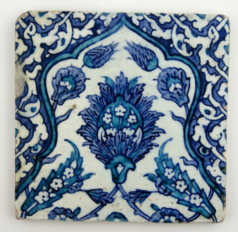 Carreau participant à un décor de niche fleurie : la niche, image 1/1