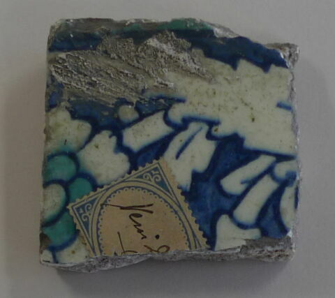 Fragment de carreau de bordure à longue feuille dentelée sur fond cobalt, image 1/1