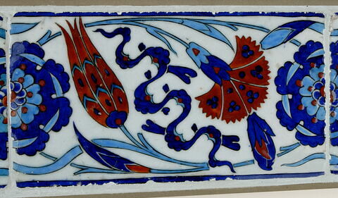 Carreau de bordure au rinceau de rosaces, quatre fleurs et nuages tchi, image 2/2