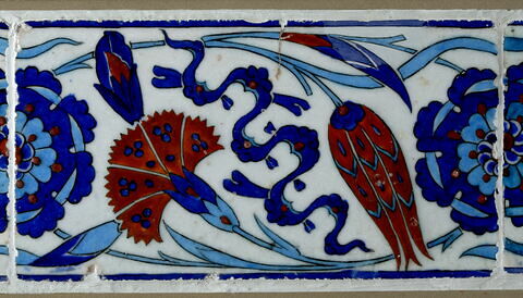 Carreau de bordure au rinceau de rosaces, quatre fleurs et nuages tchi, image 2/2