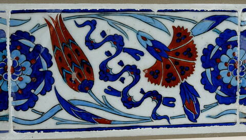 Carreau de bordure au rinceau de rosaces, quatre fleurs et nuages tchi, image 2/2