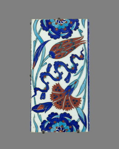 Carreau de bordure au rinceau de rosaces, quatre fleurs et nuages tchi, image 1/1