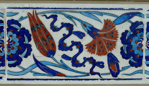 Carreau de bordure au rinceau de rosaces, quatre fleurs et nuages tchi, image 2/2