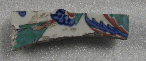 Fragment de carreau à décor floral