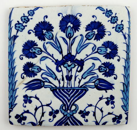 Carreau au vase d'oeillets rayé et noeud bleu, image 1/1