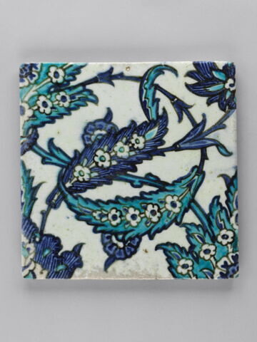 Carreau à feuilles hanceri et  palmettes feuillues fleuries, image 1/2