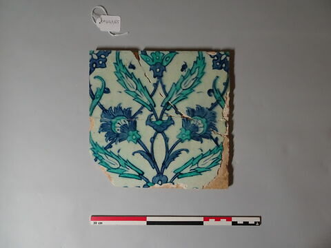 Carreau de revêtement à décor floral bleu et blanc, image 1/1