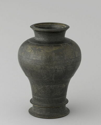 Vase, image 3/3
