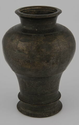 Vase, image 2/3