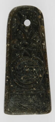 Amulette en forme de stèle