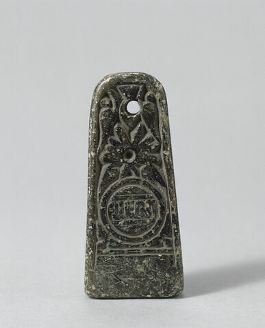 Amulette en forme de stèle, image 2/2