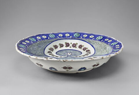 Plat aux croissants fleuris, image 3/10