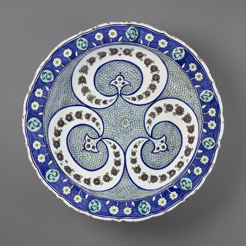 Plat aux croissants fleuris, image 1/10