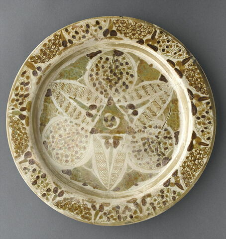 Plat à décor de rosace, image 1/3