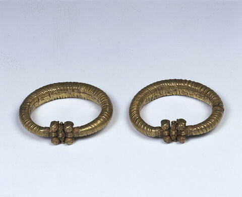 Bracelet appartenant à une paire, image 2/4