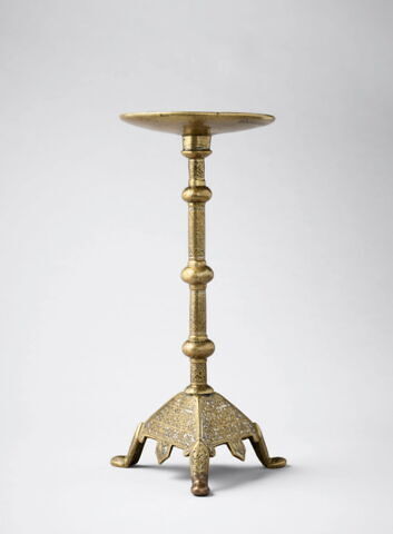 Porte-lampe tripode au nom de l'émir Salah al-Din bn Samari, émir du sultan al-Malik al-Nasir Muhammad, image 3/12
