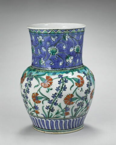 Vase à décor d'oeillets et de jacinthes, image 2/4