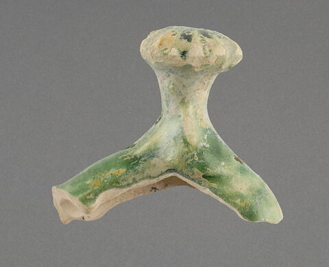 Fragment d'anse de petit pichet, image 1/1