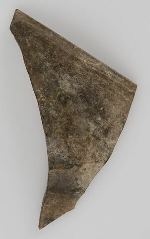 Fragment de bord de gobelet à décor alvéolé