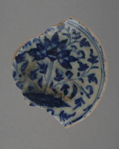 Fond de coupe à décor floral, image 1/1