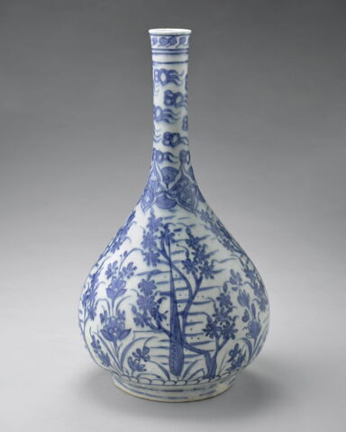 Bouteille à décor de paysage