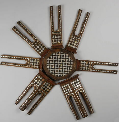Guéridon (kursi) à décor de marqueterie, image 1/1