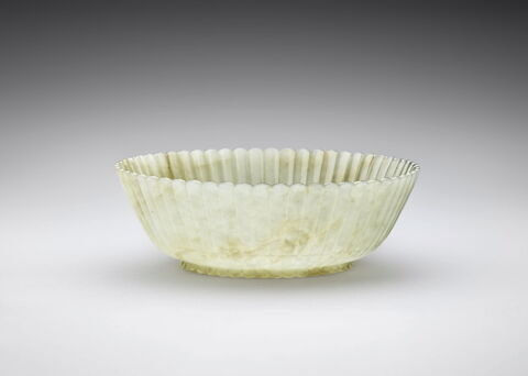 Petit bol en forme de chrysanthème, image 1/5